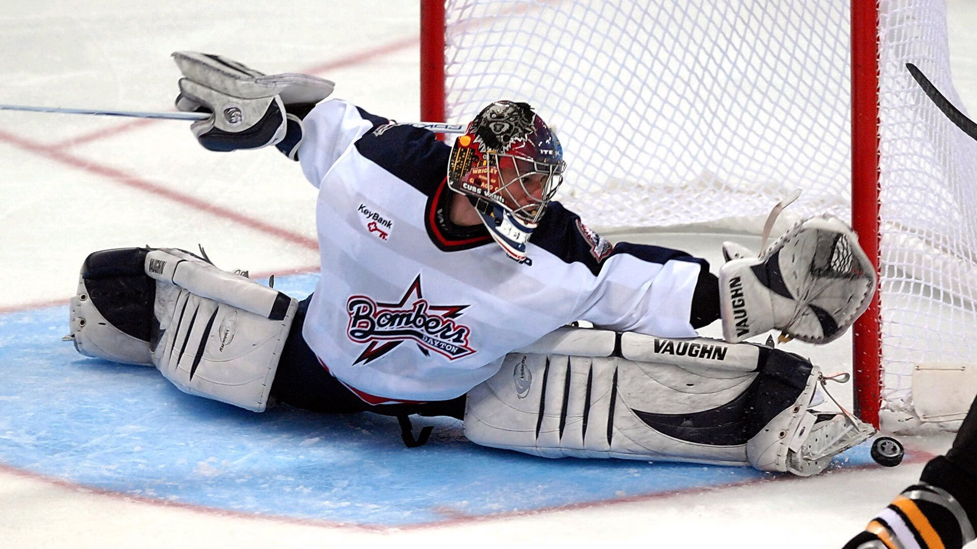 步行者侧翼球员命中率提升外线威胁增强,步行者cj