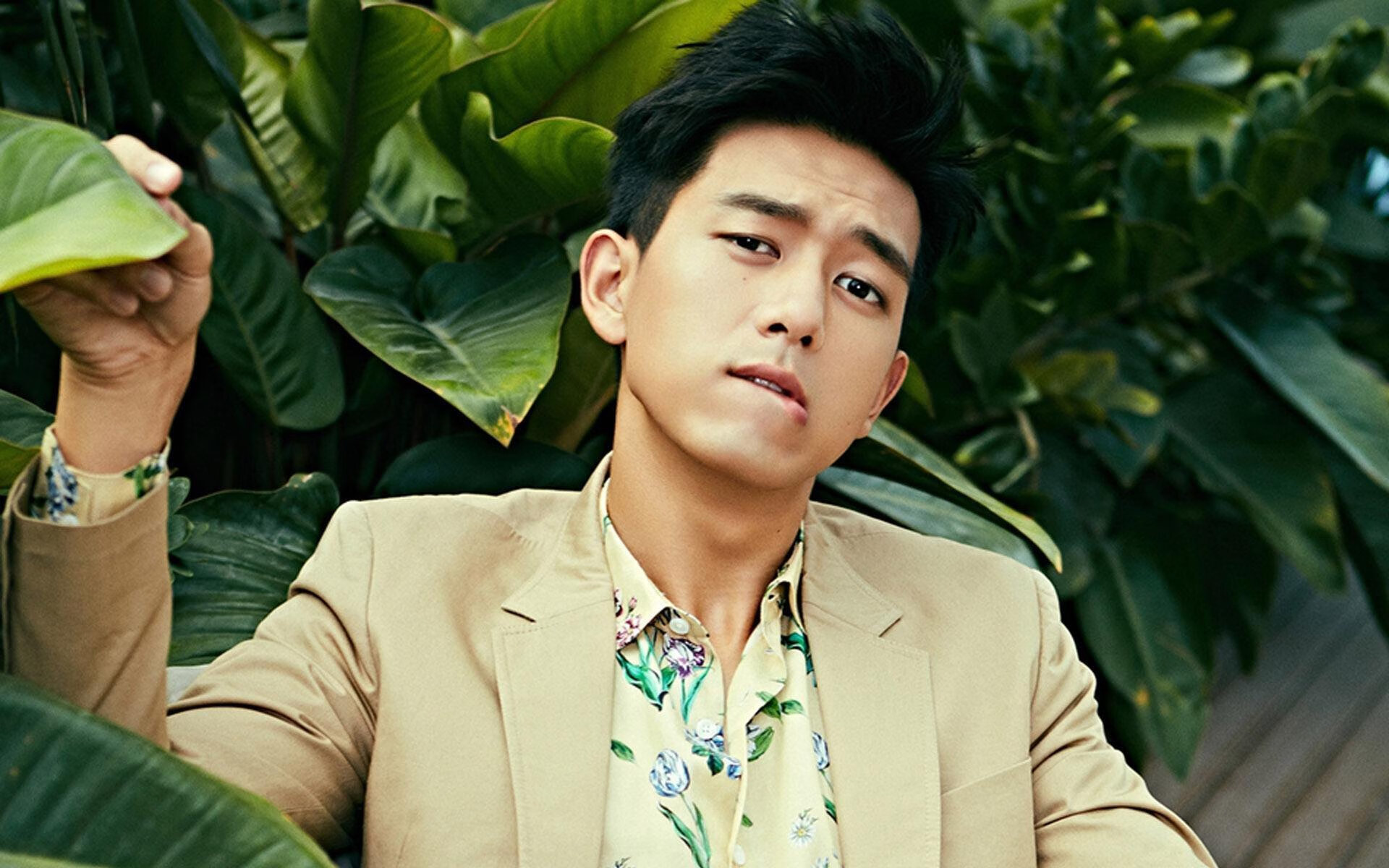 开云体育开云-库里连续史诗级“火球”投篮，打破三分纪录，领跑联盟！，库里投球的视频